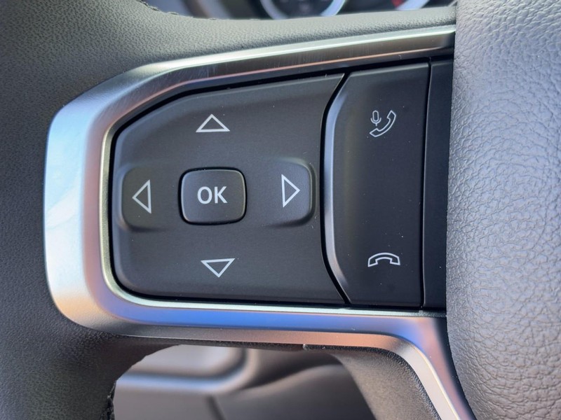 Ram 3500 Vehicle Full-screen Gallery Image 12