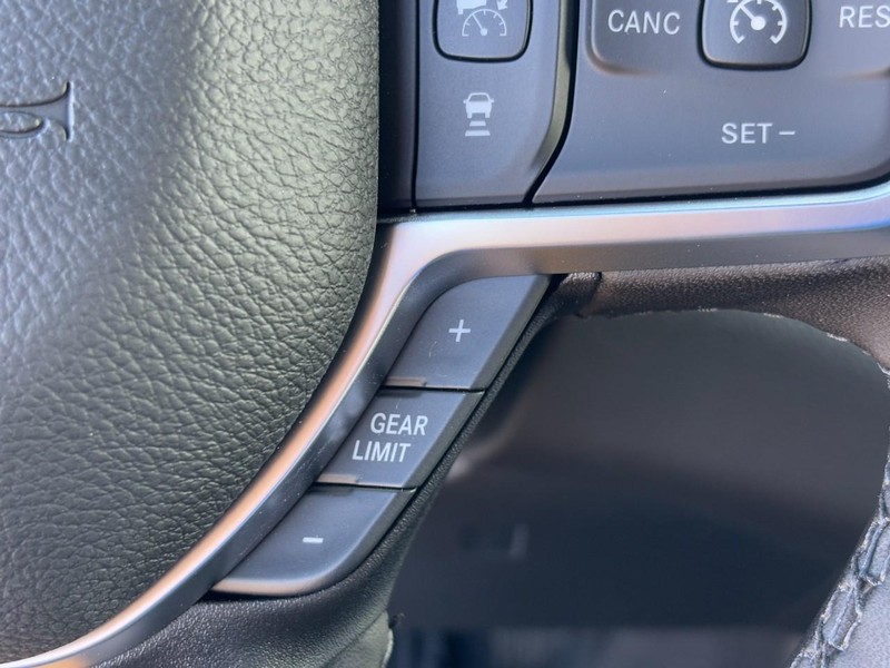 Ram 3500 Vehicle Full-screen Gallery Image 14