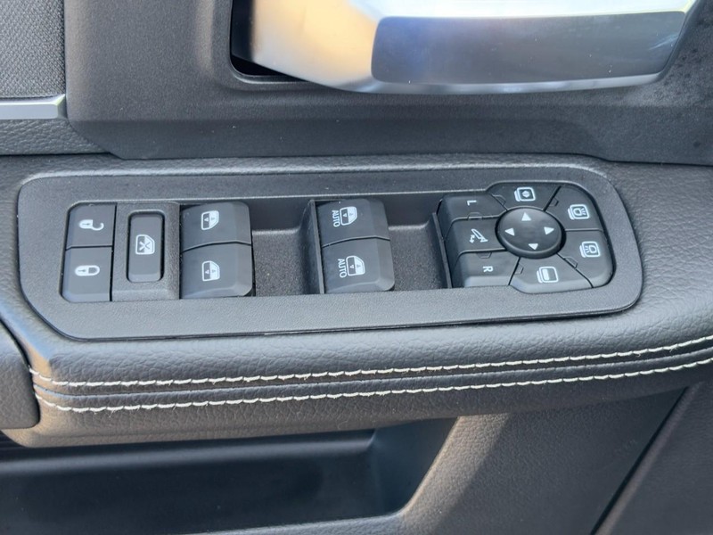 Ram 3500 Vehicle Full-screen Gallery Image 20