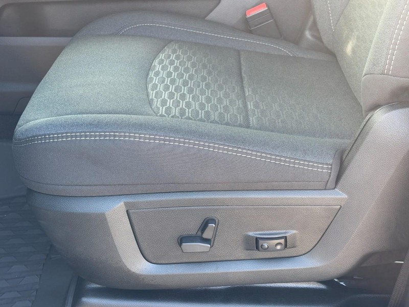 Ram 3500 Vehicle Full-screen Gallery Image 21