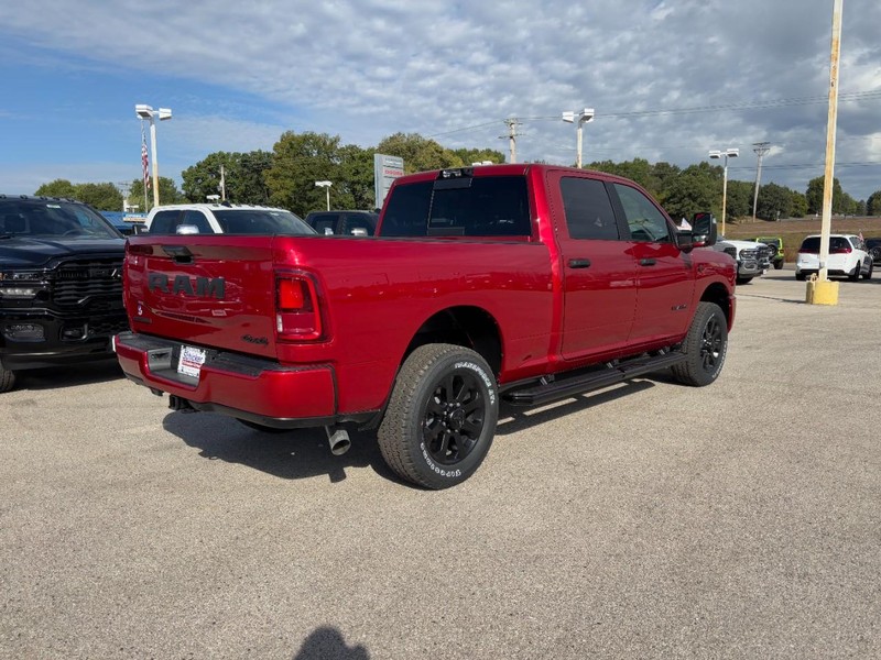 Ram 3500 Vehicle Full-screen Gallery Image 03