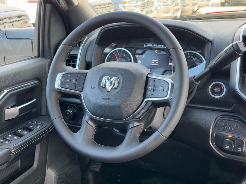 Ram 3500 Vehicle Full-screen Gallery Image 07