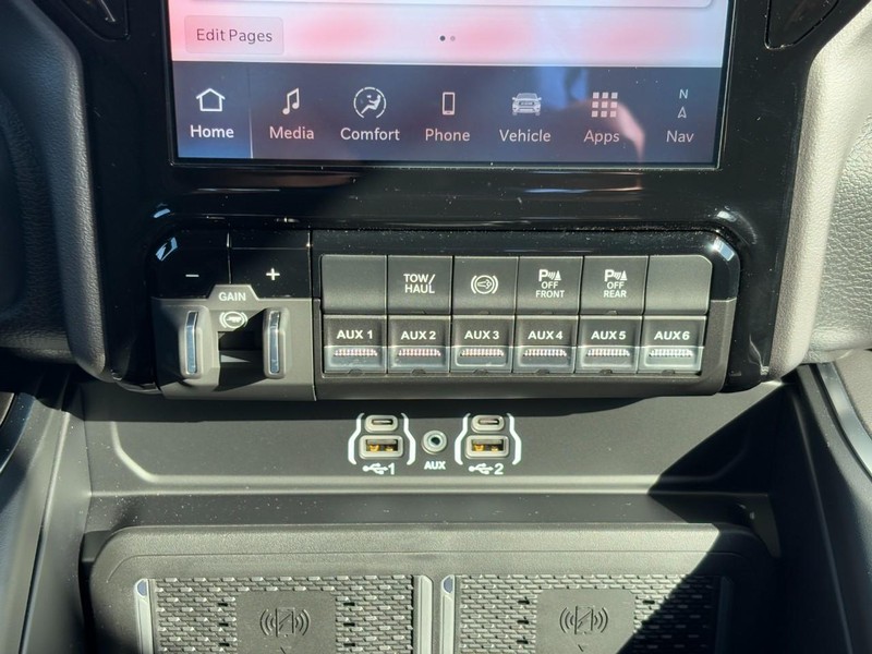 Ram 3500 Vehicle Full-screen Gallery Image 09