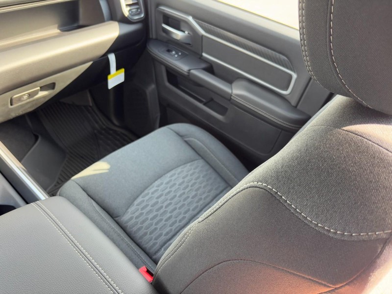 Ram 3500 Vehicle Full-screen Gallery Image 10