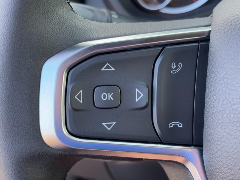 Ram 3500 Vehicle Full-screen Gallery Image 12