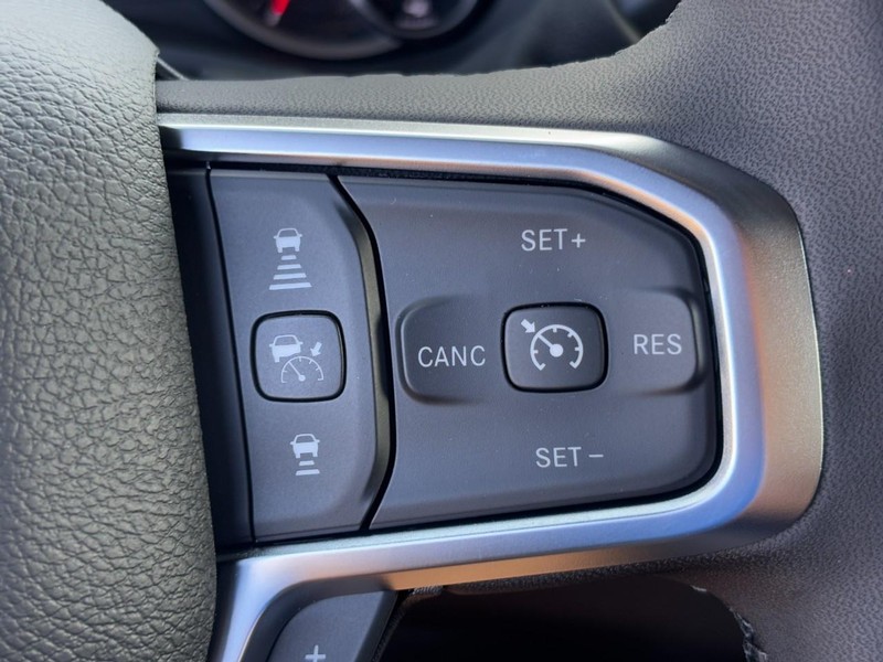 Ram 3500 Vehicle Full-screen Gallery Image 13