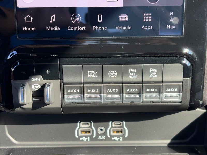 Ram 3500 Vehicle Full-screen Gallery Image 19