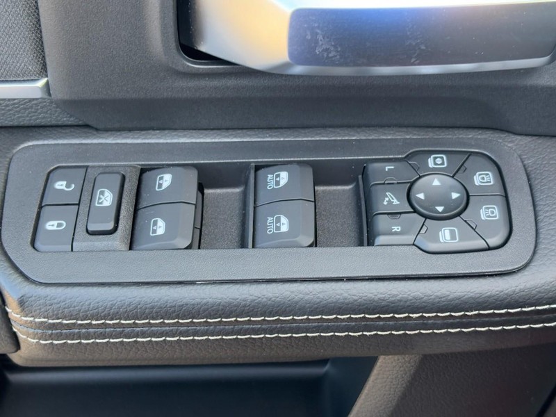 Ram 3500 Vehicle Full-screen Gallery Image 20