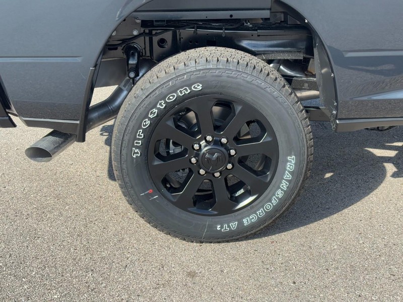 Ram 2500 Vehicle Full-screen Gallery Image 04