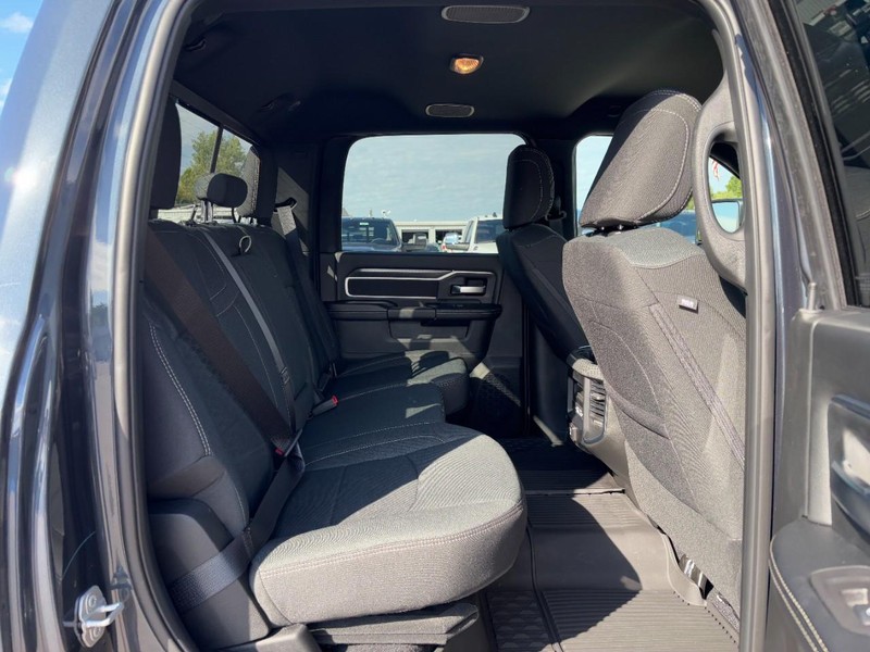 Ram 2500 Vehicle Full-screen Gallery Image 05