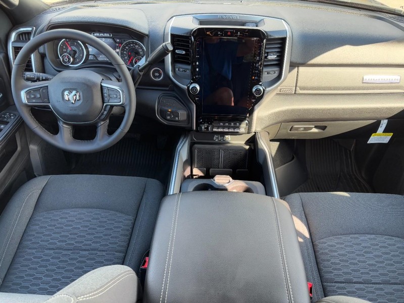 Ram 2500 Vehicle Full-screen Gallery Image 06