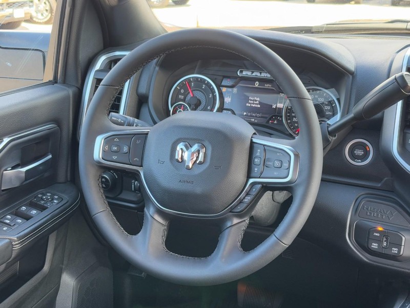 Ram 2500 Vehicle Full-screen Gallery Image 07