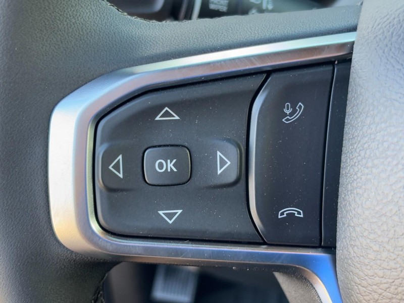 Ram 2500 Vehicle Full-screen Gallery Image 12