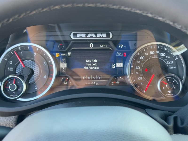 Ram 2500 Vehicle Full-screen Gallery Image 15