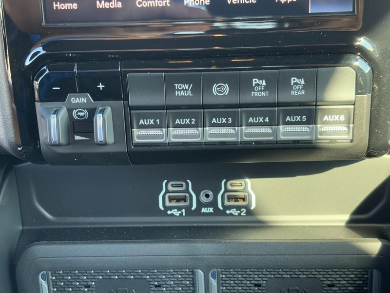 Ram 2500 Vehicle Full-screen Gallery Image 19