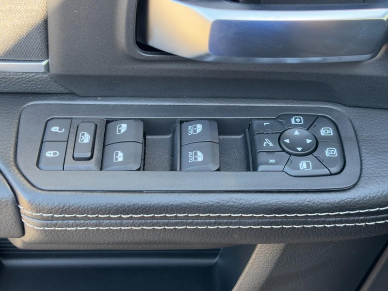 Ram 2500 Vehicle Full-screen Gallery Image 20