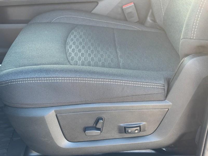 Ram 2500 Vehicle Full-screen Gallery Image 21