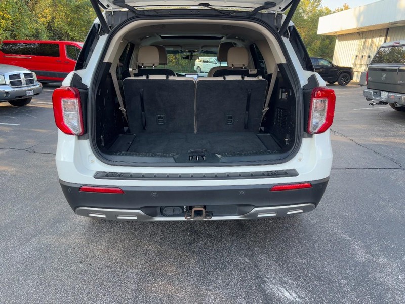 Ford Explorer Vehicle Full-screen Gallery Image 04