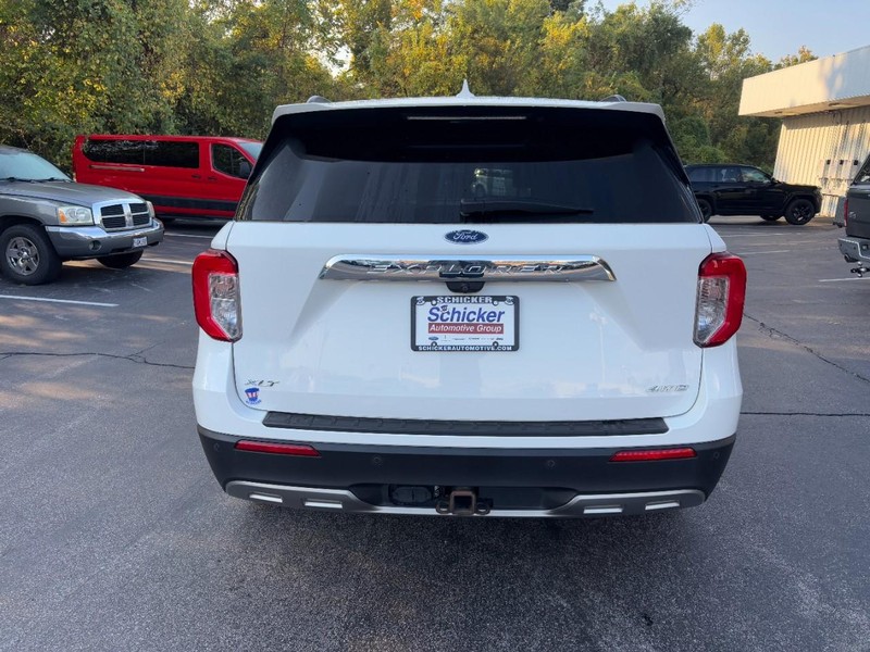 Ford Explorer Vehicle Full-screen Gallery Image 05