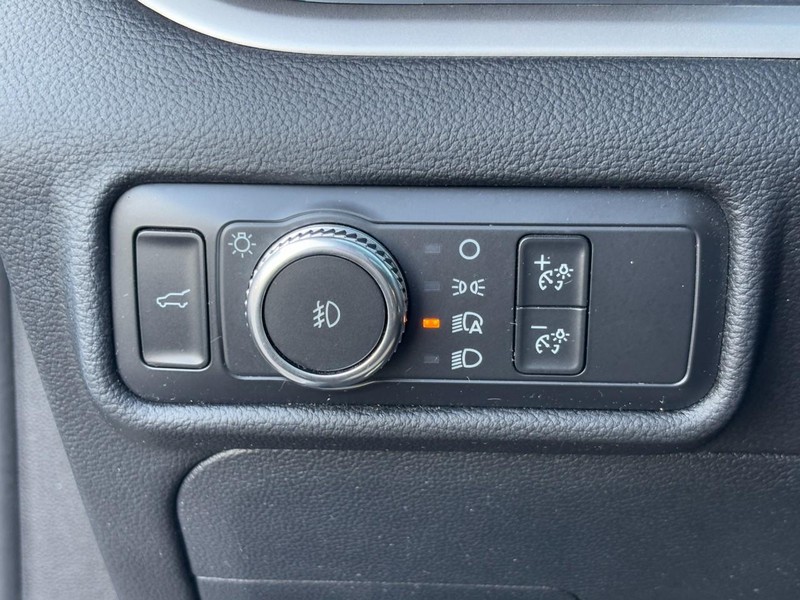 Ford Explorer Vehicle Full-screen Gallery Image 17