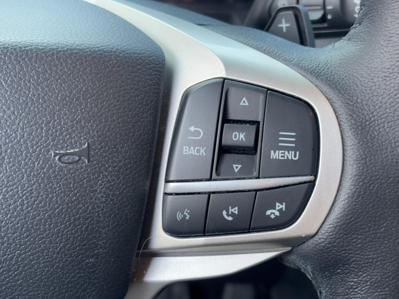 Ford Explorer Vehicle Full-screen Gallery Image 19