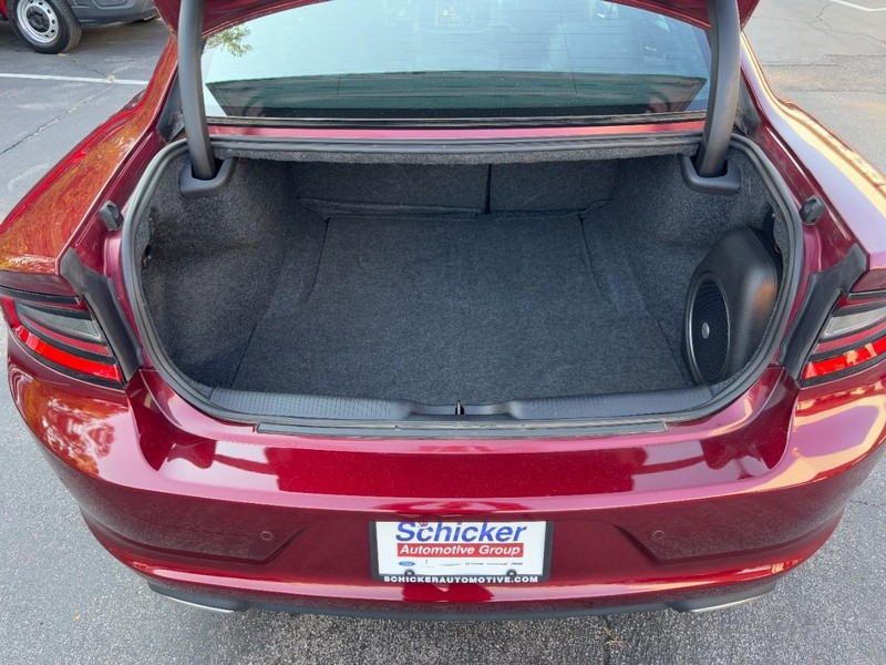 Dodge Charger Vehicle Full-screen Gallery Image 05