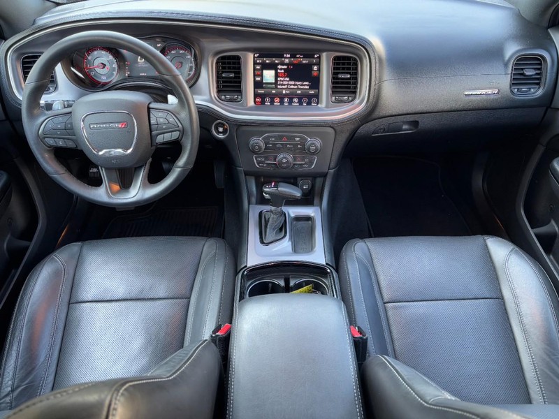 Dodge Charger Vehicle Full-screen Gallery Image 12