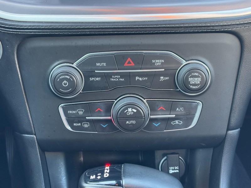 Dodge Charger Vehicle Full-screen Gallery Image 15