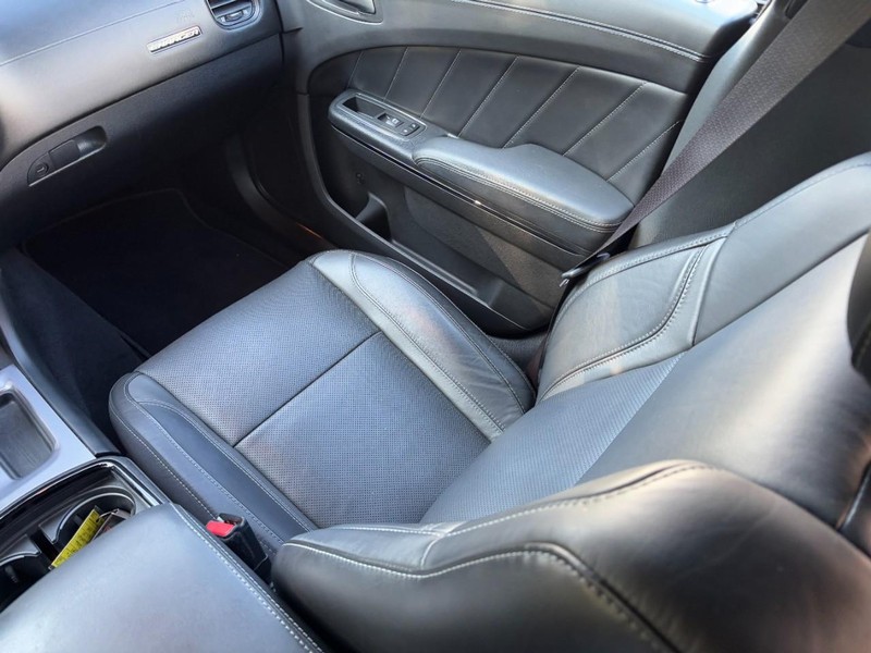 Dodge Charger Vehicle Full-screen Gallery Image 16