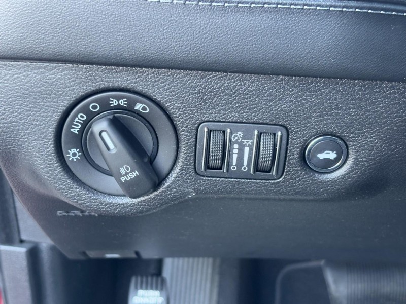 Dodge Charger Vehicle Full-screen Gallery Image 17