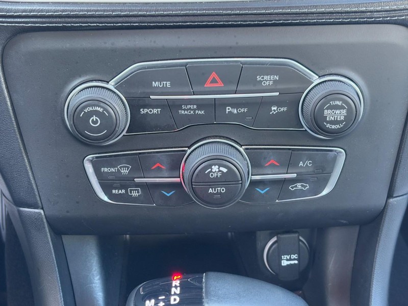 Dodge Charger Vehicle Full-screen Gallery Image 24