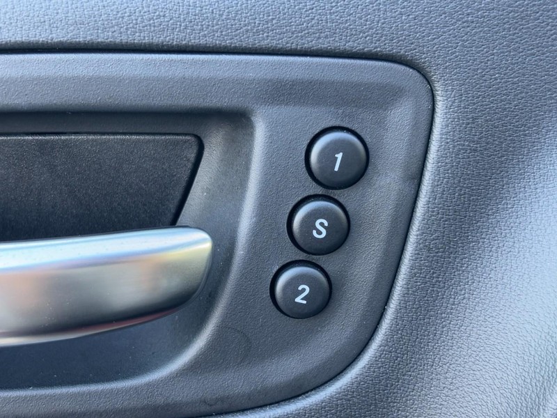 Dodge Charger Vehicle Full-screen Gallery Image 26