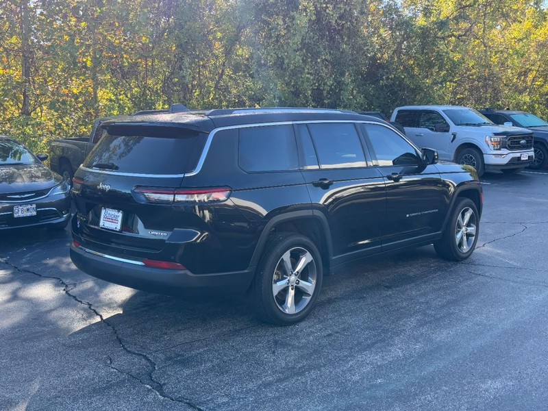 Jeep Grand Cherokee L Vehicle Full-screen Gallery Image 03