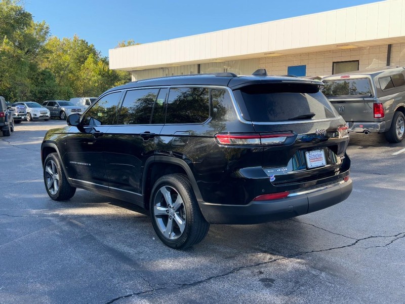 Jeep Grand Cherokee L Vehicle Full-screen Gallery Image 06