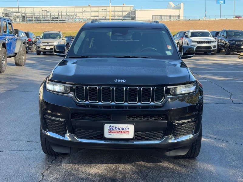 Jeep Grand Cherokee L Vehicle Full-screen Gallery Image 09