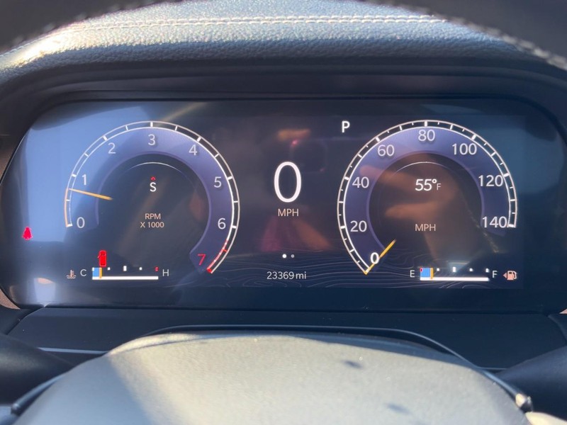 Jeep Grand Cherokee L Vehicle Full-screen Gallery Image 20