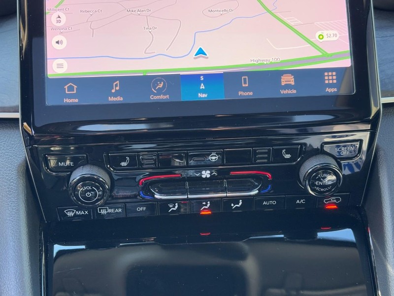 Jeep Grand Cherokee L Vehicle Full-screen Gallery Image 24