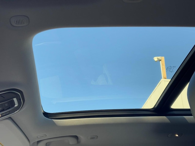 Jeep Grand Cherokee L Vehicle Full-screen Gallery Image 28