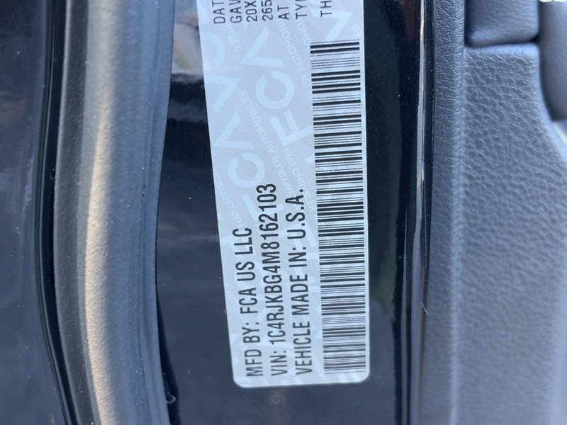 Jeep Grand Cherokee L Vehicle Full-screen Gallery Image 29