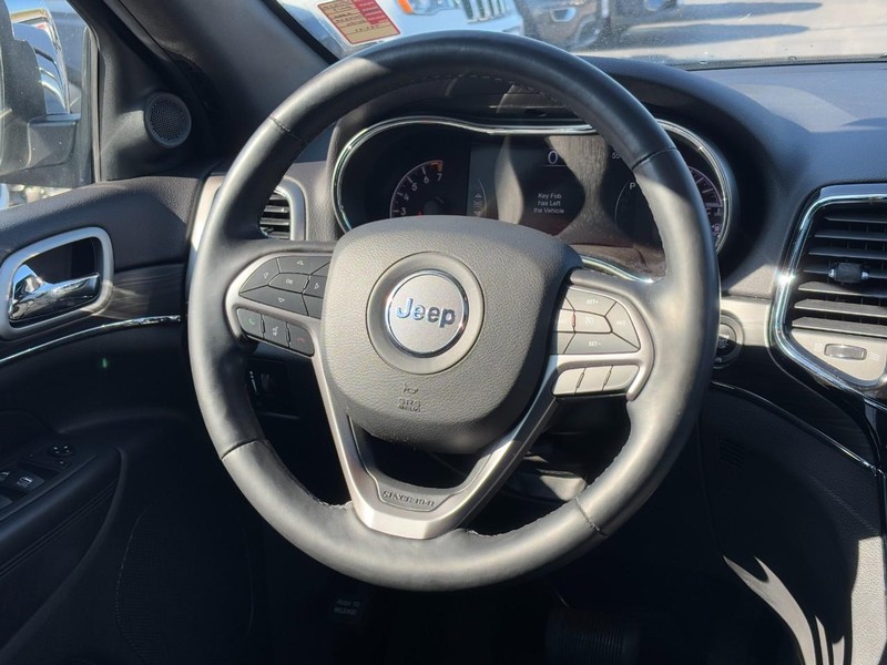 Jeep Grand Cherokee Vehicle Full-screen Gallery Image 12