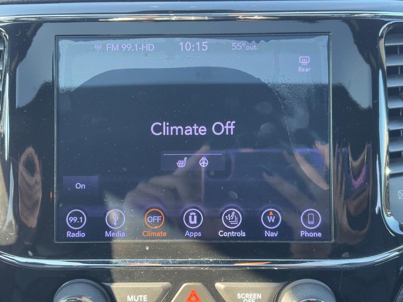 Jeep Grand Cherokee Vehicle Full-screen Gallery Image 13