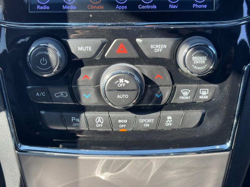 Jeep Grand Cherokee Vehicle Full-screen Gallery Image 14