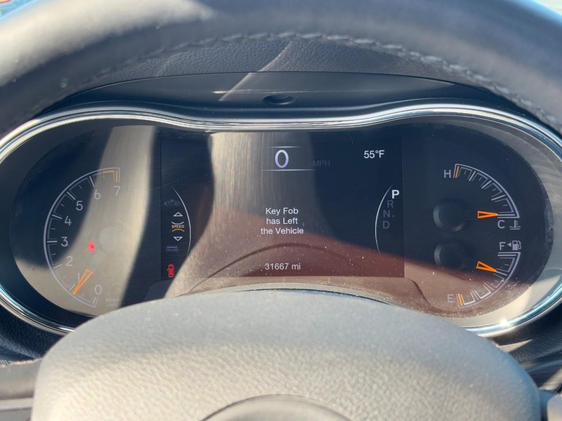 Jeep Grand Cherokee Vehicle Full-screen Gallery Image 19