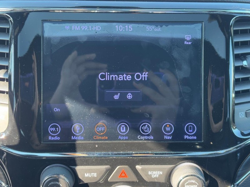 Jeep Grand Cherokee Vehicle Full-screen Gallery Image 20