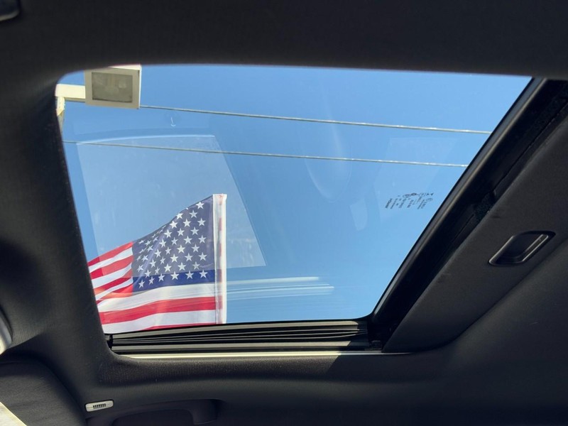 Jeep Grand Cherokee Vehicle Full-screen Gallery Image 26