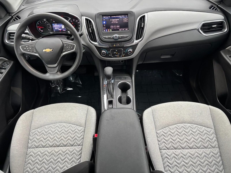 Chevrolet Equinox Vehicle Full-screen Gallery Image 11