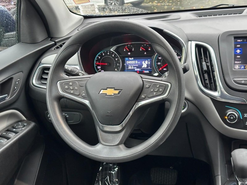 Chevrolet Equinox Vehicle Full-screen Gallery Image 12
