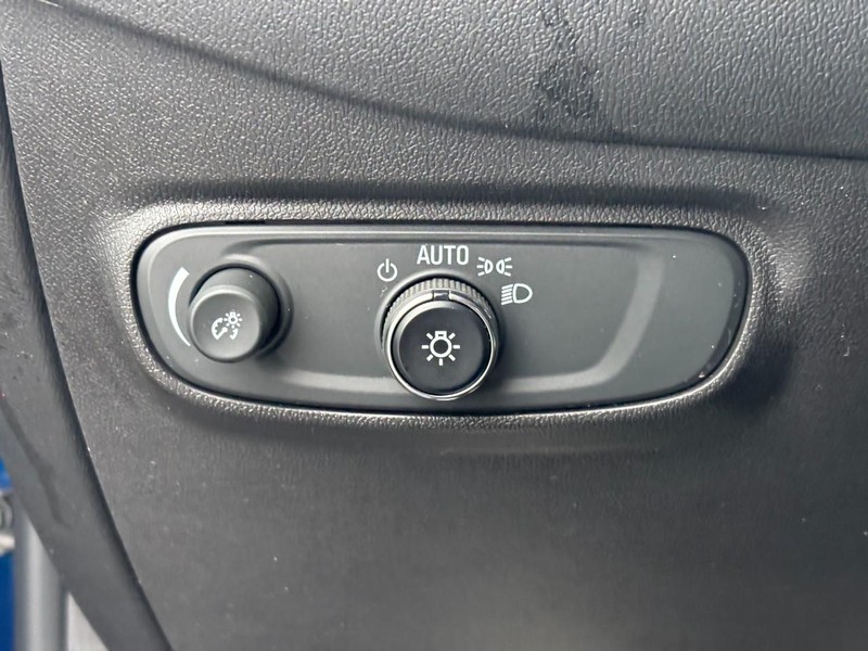 Chevrolet Equinox Vehicle Full-screen Gallery Image 16