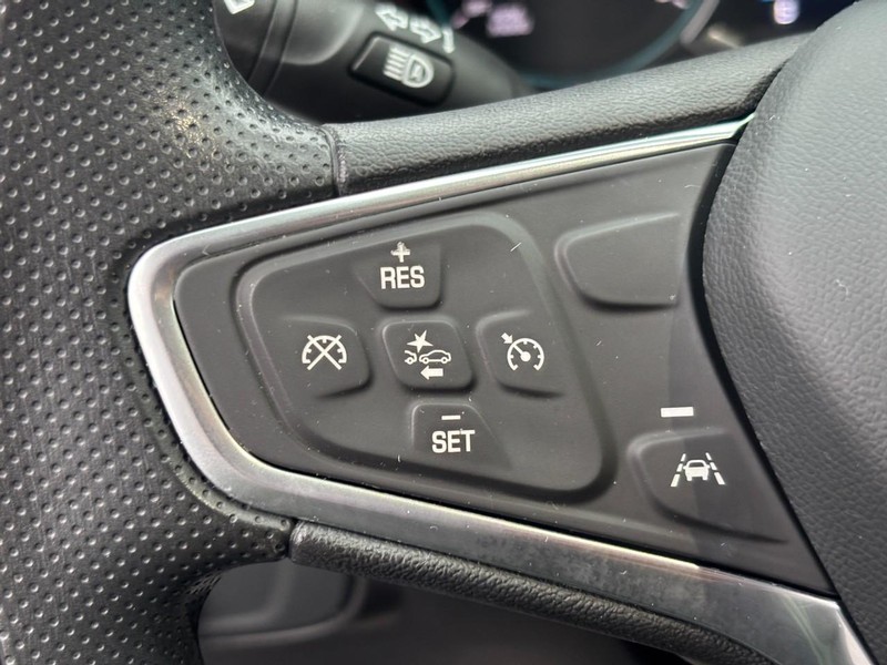 Chevrolet Equinox Vehicle Full-screen Gallery Image 17