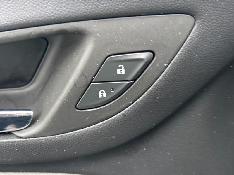 Chevrolet Equinox Vehicle Full-screen Gallery Image 24